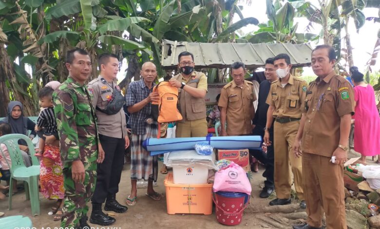 1 Rumah Terbakar di Banyuanyara, Takalar BPBD Sulsel Salurkan Bantuan