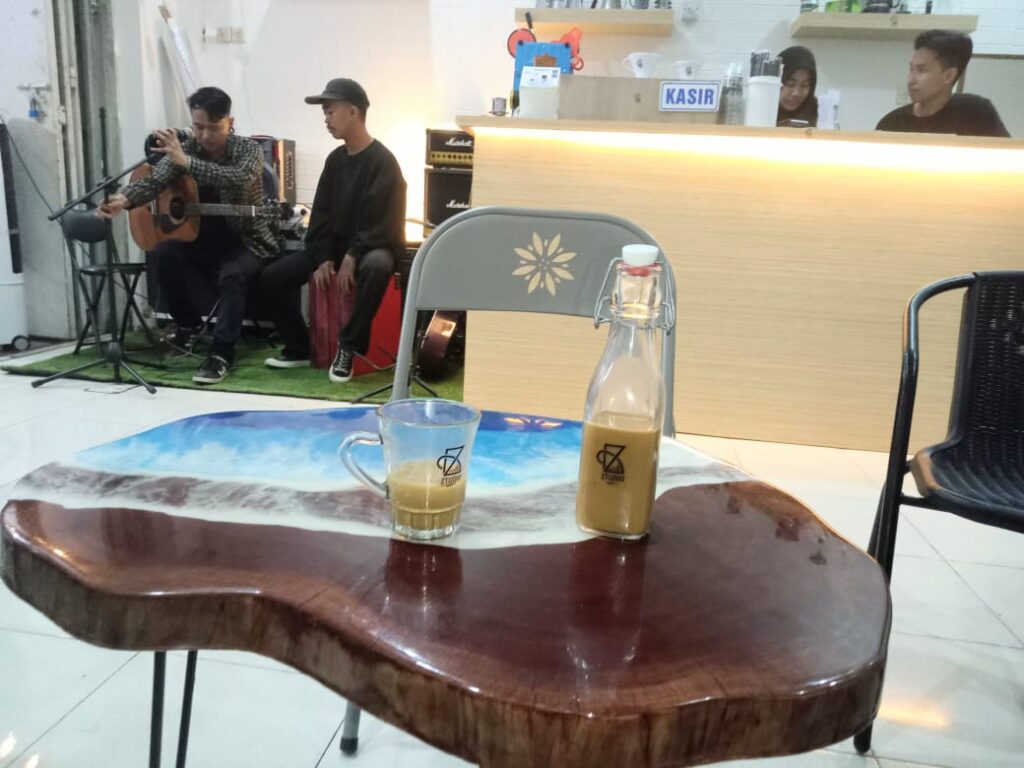 Meja Seni Custom Buatan CelleBEST Wood
