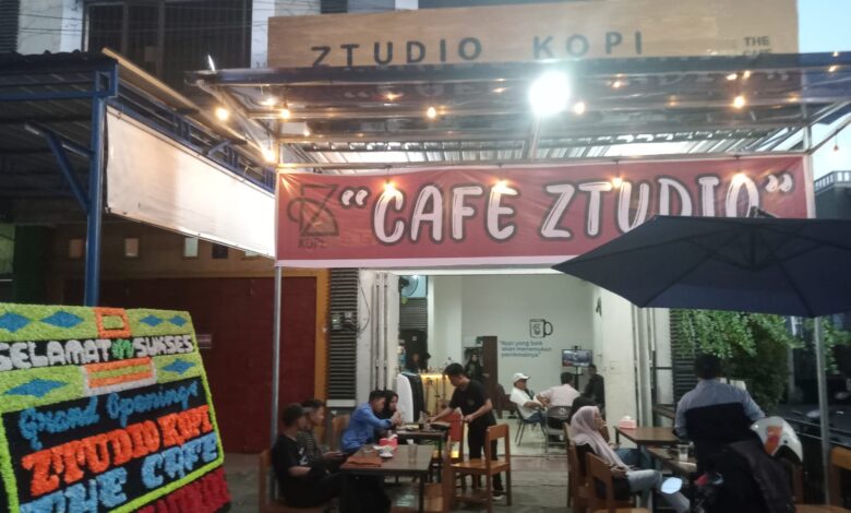 Pertama Dimakassar Ztudio Kopi, Cafe Pertama Gunakan Meja Seni Custom Buatan CelleBEST Wood