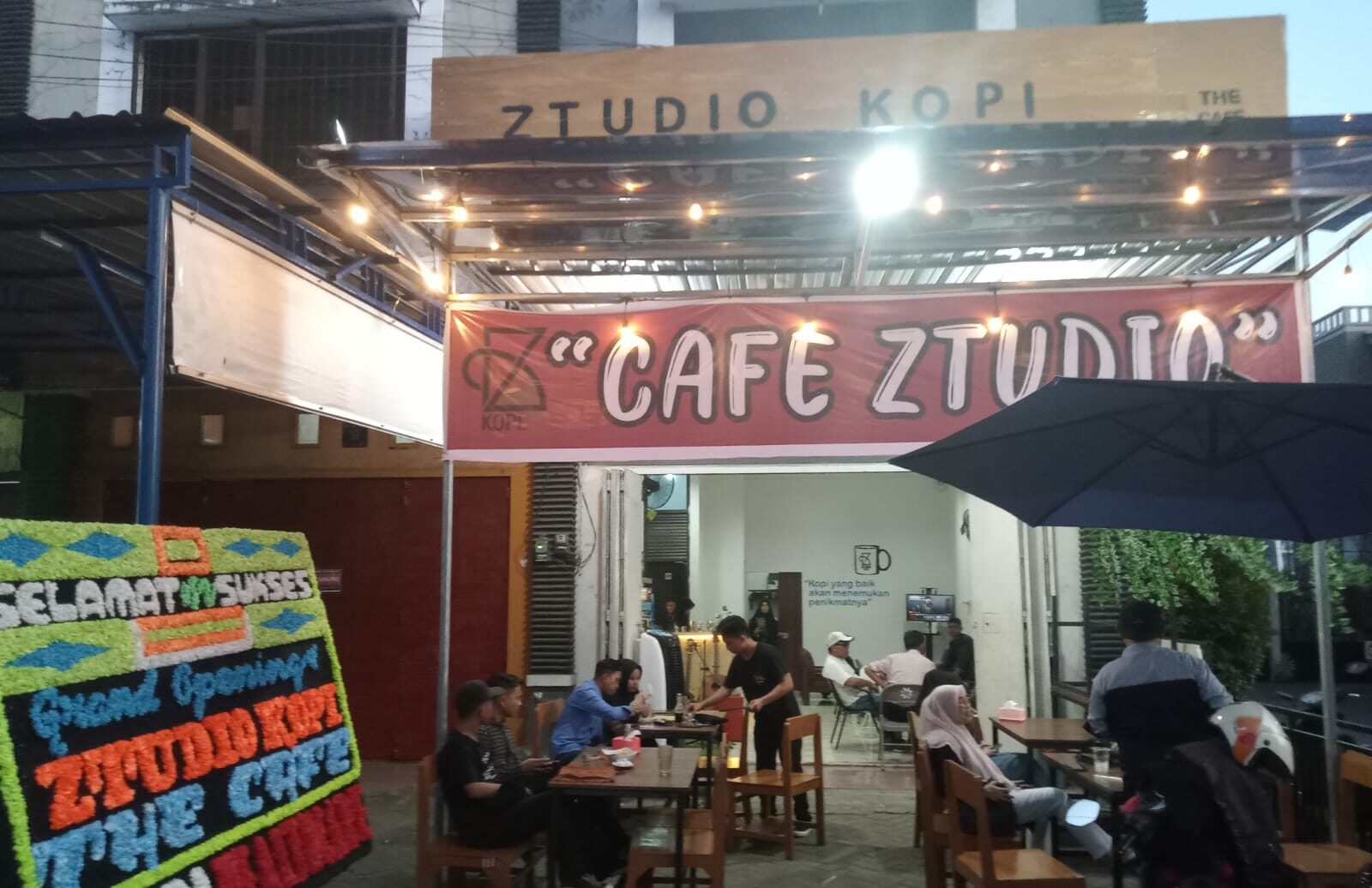 Pertama Dimakassar Ztudio Kopi, Cafe Pertama Gunakan Meja Seni Custom Buatan CelleBEST Wood