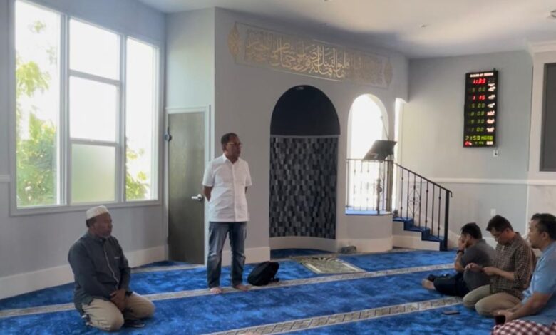 Salat Zuhur di Masjid At Thohir Los Angeles, Danny Harap Dapat Jadi Pusat Komunitas, dan Dakwah