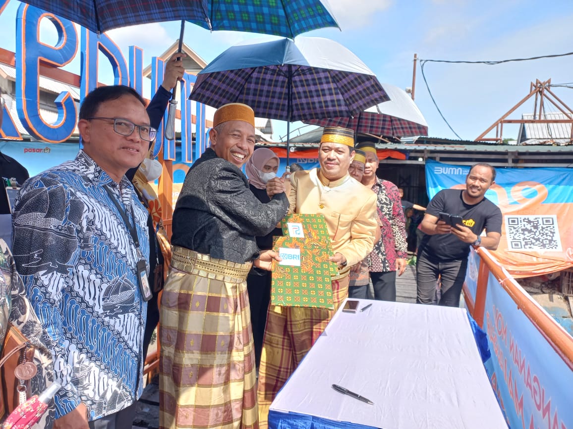 BRI Regional Makassar Gelar MOU Bersama Perumda Pasar Karya di Pasar Pabaeng-Baeng Makassar