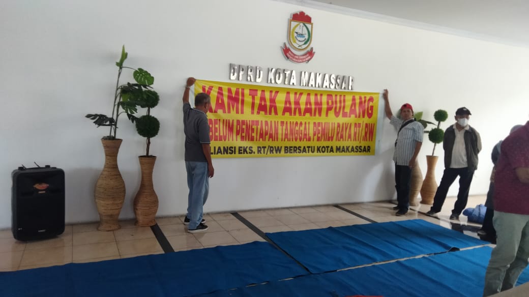 Desak Pemilu Raya Digelar, Aliansi Eks RTRW Kota Makassar Duduki Kantor DPRD