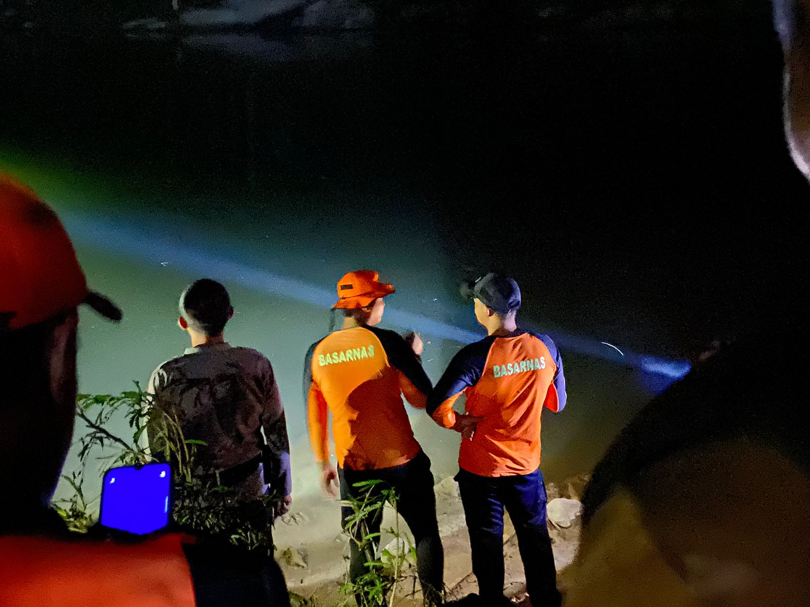 Tim Sar Cari Remaja Yang Hilang Saat Sedang Berenang Disungai