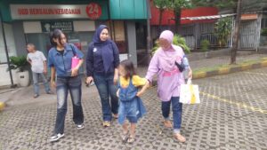 Korban bersama Orang tuanya dan kuasa hukumnya