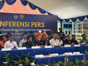 Bea Cukai Makassar menggelar konferensi pers tarkait keberhasilannya menggagalkan penyeludupan narkotika jenis sabu seberat lebih 2kg