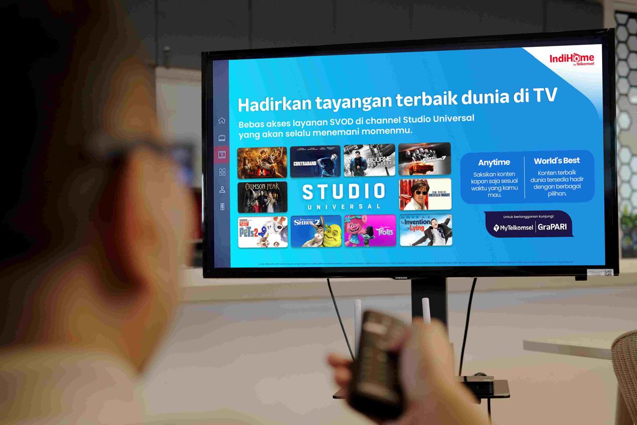 Studio Universal di IndiHome TV_1a-1b: Pelanggan IndiHome TV kini dapat menikmati ragam konten Studio Universal di channel 600 dan video-on-demand section IndiHome TV