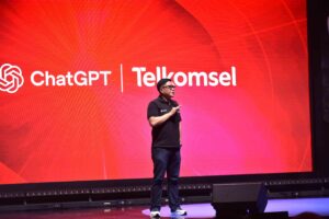 Direktur Marketing Telkomsel, Derrick Heng, mengungkapkan bahwa kolaborasi dengan OpenAI merupakan upaya menghadirkan teknologi AI yang mudah diakses, menjawab kebutuhan, dan relevan dengan keseharian masyarakat.