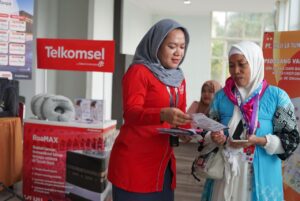 Telkomsel menghadirkan Paket RoaMAX Haji 2026 untuk mendukung konektivitas digital jemaah haji Indonesia, dengan akses jaringan 5G di Arab Saudi, GraPARI Makkah, Posko Haji Telkomsel di 17 embarkasi, serta layanan pelanggan 24/7 bebas biaya via Call Center, Asisten Virtual Veronika, fitur Haji Corner di MyTelkomsel.